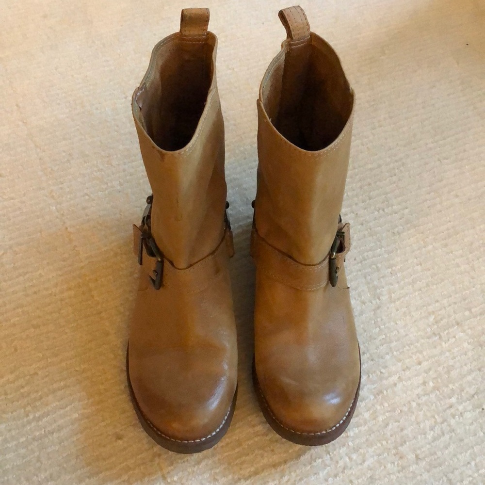 Gianni Bini light camel boot - size 7.5 worn once